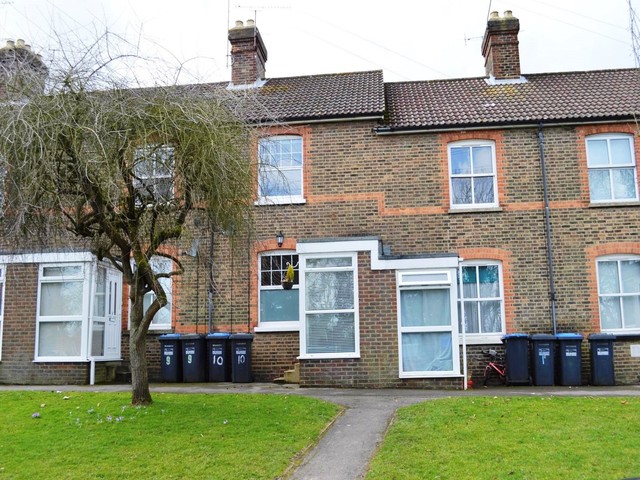  Image of 2 bedroom Detached house to rent in Northdown Terrace Dormans Park Road East Grinstead RH19 at East Grinstead, RH19 2EW
