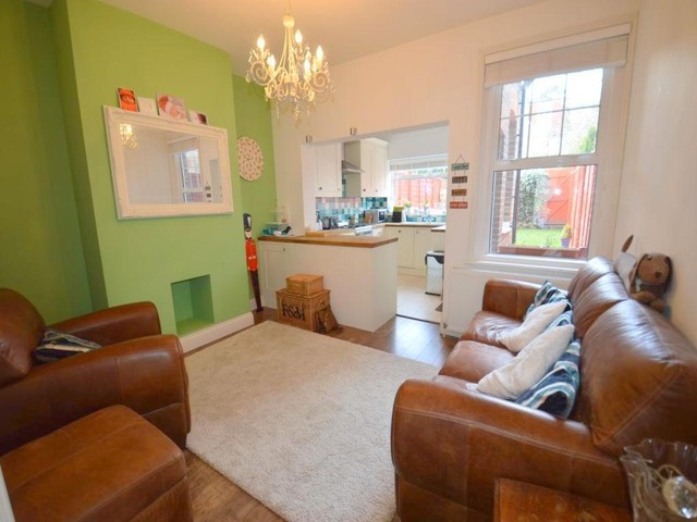  Image of 2 bedroom Detached house to rent in Northdown Terrace Dormans Park Road East Grinstead RH19 at East Grinstead, RH19 2EW