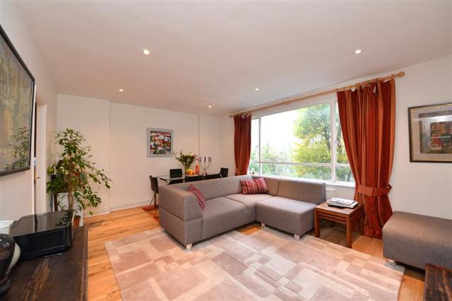  Image of 2 bedroom Property to rent in Crescent Road London N8 at Crescent Road  Crouch End, N8 8AS