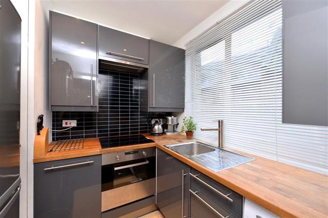  Image of 2 bedroom Property to rent in Crescent Road London N8 at Crescent Road  Crouch End, N8 8AS