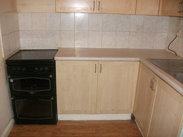  Image of Terraced house to rent in Oaklands Park Avenue Ilford IG1 at Oakland Park Avenue  ilford, IG1 1TG