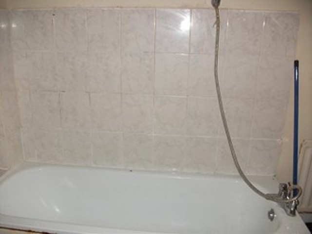  Image of Terraced house to rent in Oaklands Park Avenue Ilford IG1 at Oakland Park Avenue  ilford, IG1 1TG