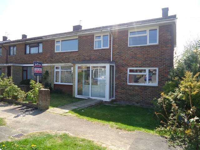  Image of 5 bedroom Semi-Detached house for sale in Oakshott Drive Havant PO9 at Oakshott Drive  West Leigh, PO9 5SN