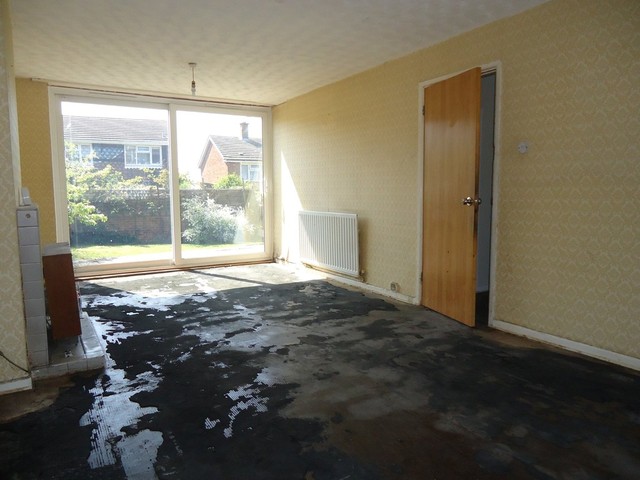  Image of 5 bedroom Semi-Detached house for sale in Oakshott Drive Havant PO9 at Oakshott Drive  West Leigh, PO9 5SN