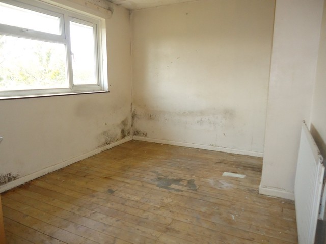  Image of 5 bedroom Semi-Detached house for sale in Oakshott Drive Havant PO9 at Oakshott Drive  West Leigh, PO9 5SN