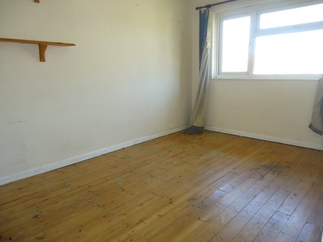  Image of 5 bedroom Semi-Detached house for sale in Oakshott Drive Havant PO9 at Oakshott Drive  West Leigh, PO9 5SN