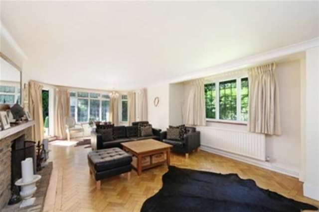  Image of 4 bedroom Detached house to rent in Old Avenue St. Georges Hill Weybridge KT13 at Weybridge, KT13 0QB