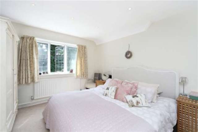  Image of 4 bedroom Detached house to rent in Old Avenue St. Georges Hill Weybridge KT13 at Weybridge, KT13 0QB