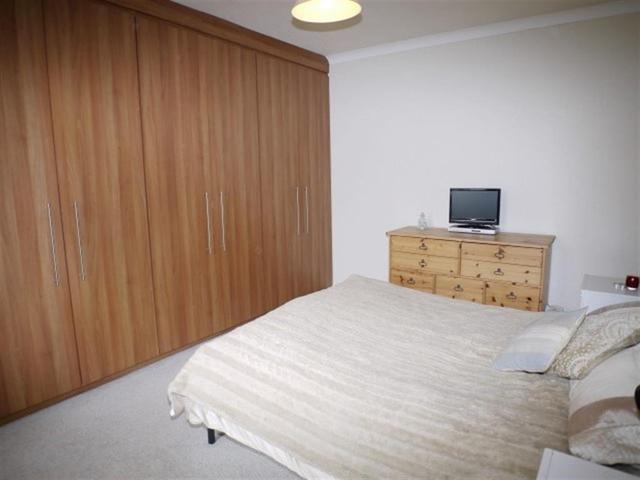  Image of 4 bedroom Terraced house for sale in Old Road Stanningley Pudsey LS28 at Farsley  Farsley, LS28 6BQ