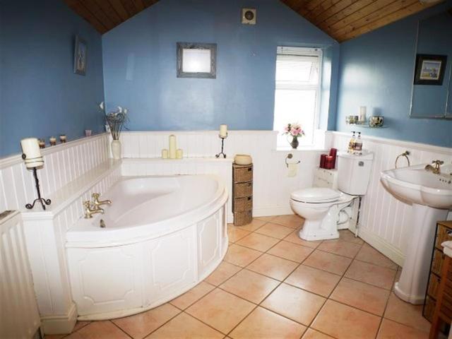  Image of 4 bedroom Terraced house for sale in Old Road Stanningley Pudsey LS28 at Farsley  Farsley, LS28 6BQ