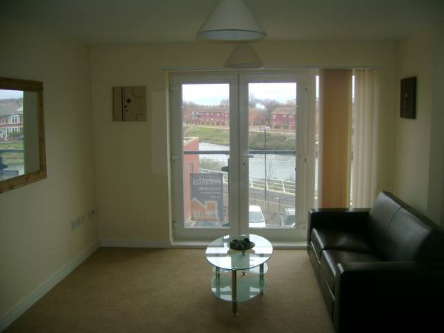  Image of 1 bedroom Flat to rent in Overstone Court Cardiff CF10 at Butetown Cardiff Grangetown, CF10 5NU