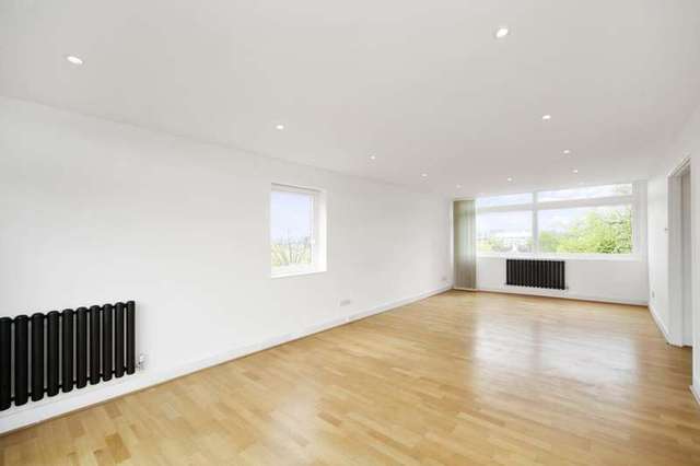  Image of 3 bedroom Property to rent in Park Close Ilchester Place London W14 at Park Close  London, W14 8NH