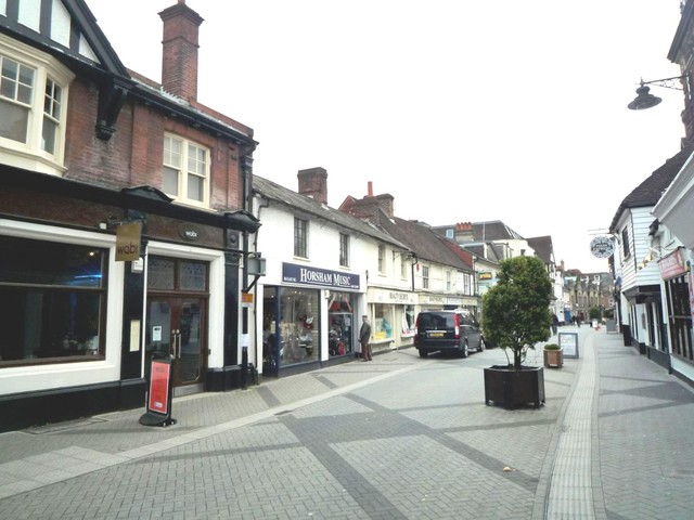  Image of 1 bedroom Flat to rent in Park Place Horsham RH12 at 2 Park Place  Horsham, RH12 1DG