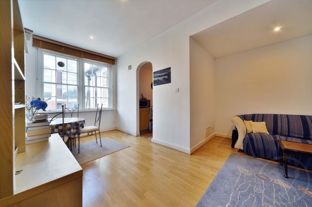  Image of 1 bedroom Flat for sale in Park Road London NW1 at Park Road Array Marylebone, NW1 4SN