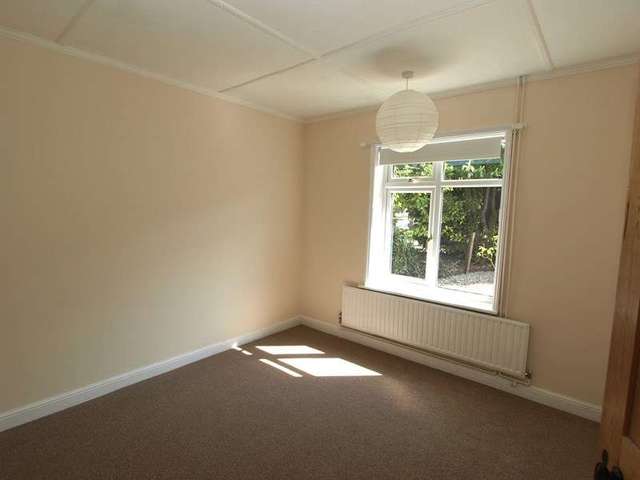  Image of 3 bedroom Bungalow to rent in Park Road Wroxham Norwich NR12 at Park Road Wroxham Norwich, NR12 8SB