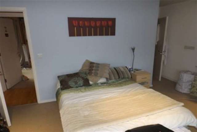  Image of 3 bedroom Flat to rent in Castle Boulevard Nottingham NG7 at Nottingham, NG7 1RU