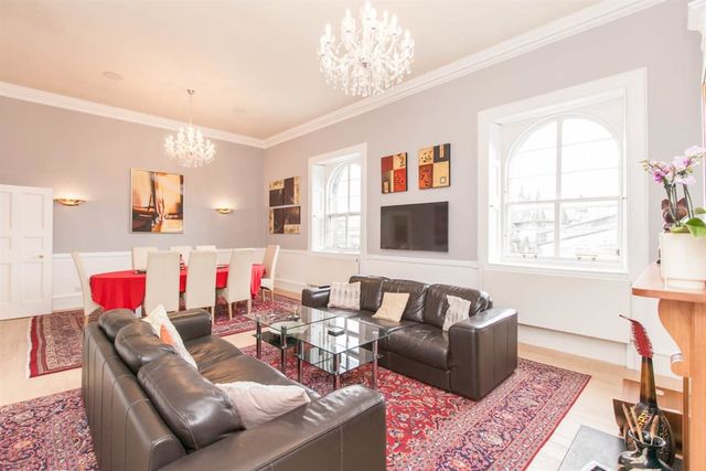  Image of 3 bedroom Flat to rent in Parliament Square Edinburgh EH1 at Old Town Edinburgh Edinburgh, EH1 1RF