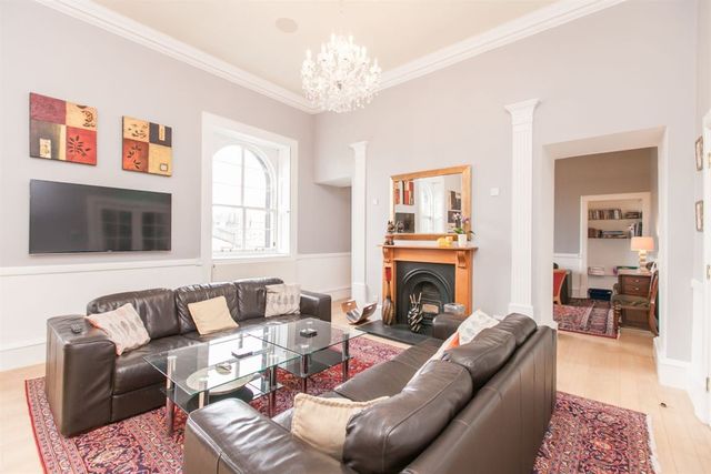  Image of 3 bedroom Flat to rent in Parliament Square Edinburgh EH1 at Old Town Edinburgh Edinburgh, EH1 1RF