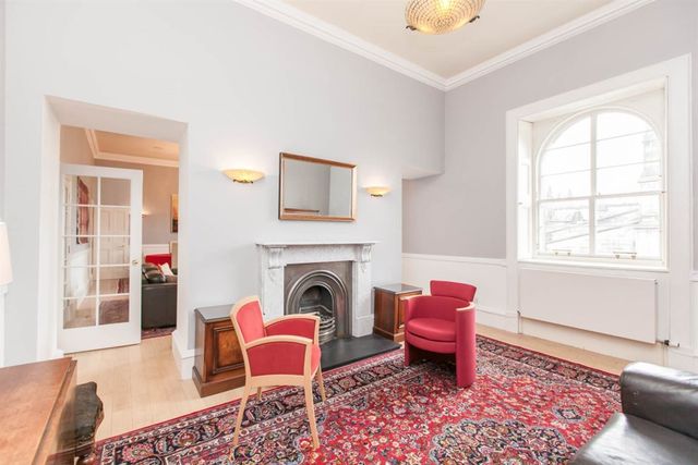  Image of 3 bedroom Flat to rent in Parliament Square Edinburgh EH1 at Old Town Edinburgh Edinburgh, EH1 1RF
