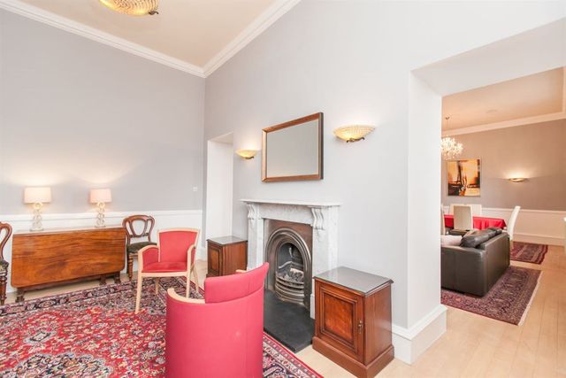  Image of 3 bedroom Flat to rent in Parliament Square Edinburgh EH1 at Old Town Edinburgh Edinburgh, EH1 1RF