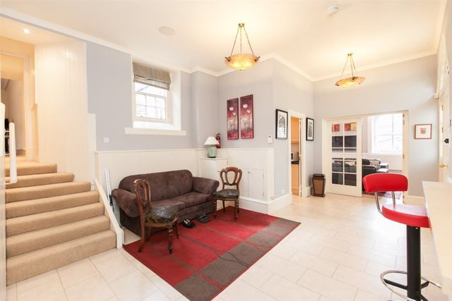  Image of 3 bedroom Flat to rent in Parliament Square Edinburgh EH1 at Old Town Edinburgh Edinburgh, EH1 1RF