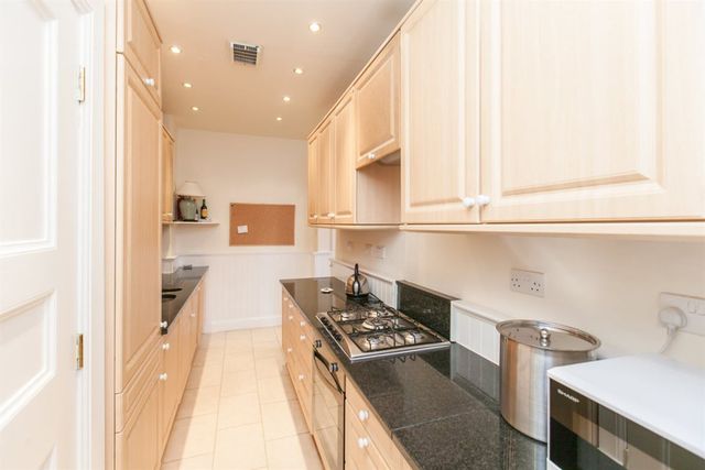  Image of 3 bedroom Flat to rent in Parliament Square Edinburgh EH1 at Old Town Edinburgh Edinburgh, EH1 1RF