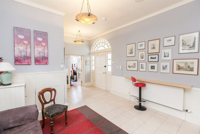  Image of 3 bedroom Flat to rent in Parliament Square Edinburgh EH1 at Old Town Edinburgh Edinburgh, EH1 1RF