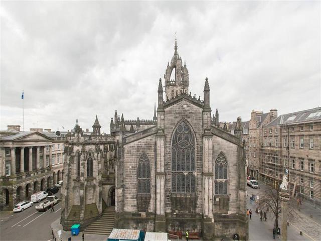  Image of 3 bedroom Flat to rent in Parliament Square Edinburgh EH1 at Old Town Edinburgh Edinburgh, EH1 1RF