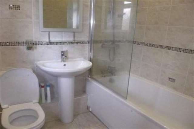  Image of 2 bedroom Flat to rent in Pendle Court Leigh WN7 at Leigh, WN7 3AB