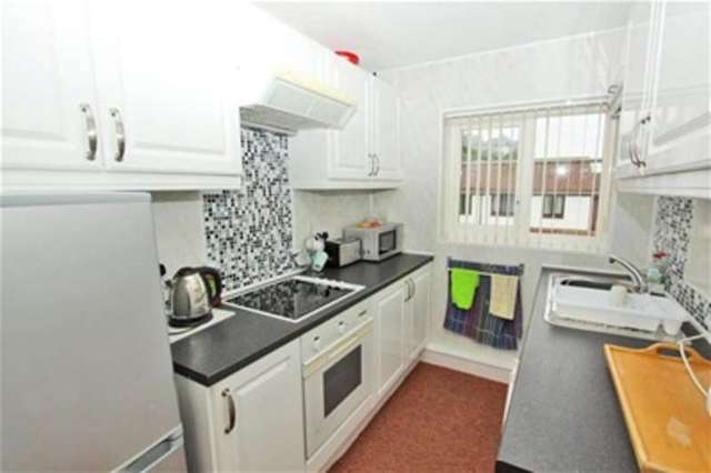  Image of 2 bedroom Property for sale in Pebble Court Paignton TQ4 at Paignton, TQ4 5JT