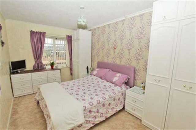  Image of 2 bedroom Property for sale in Pebble Court Paignton TQ4 at Paignton, TQ4 5JT
