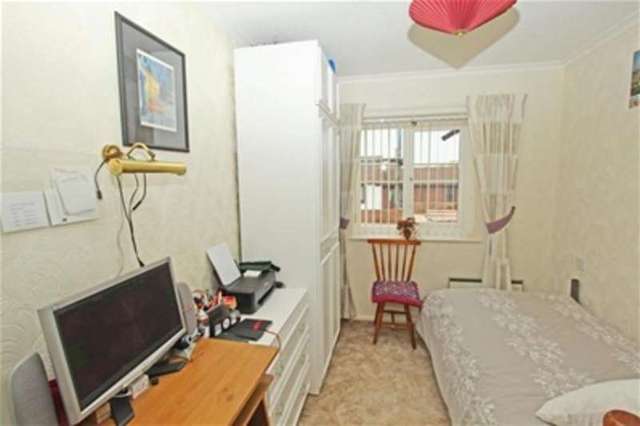  Image of 2 bedroom Property for sale in Pebble Court Paignton TQ4 at Paignton, TQ4 5JT