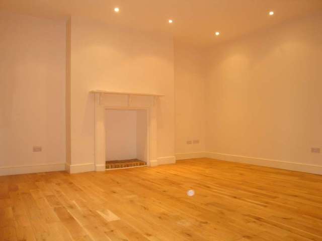  Image of 2 bedroom Flat to rent in Philbeach Gardens London SW5 at Philbeach Gardens Earls Court London, SW5 9EB