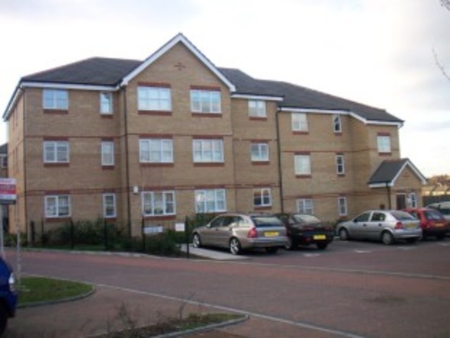  Image of 2 bedroom Flat to rent in Pickard Close London N14 at Pickard Close  London, N14 6JF