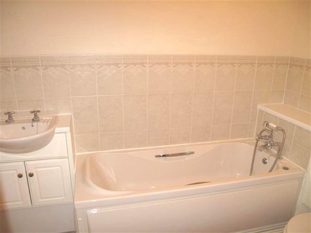  Image of 3 bedroom Flat to rent in Powderhall Brae Edinburgh EH7 at Broughton Edinburgh Edinburgh, EH7 4GD