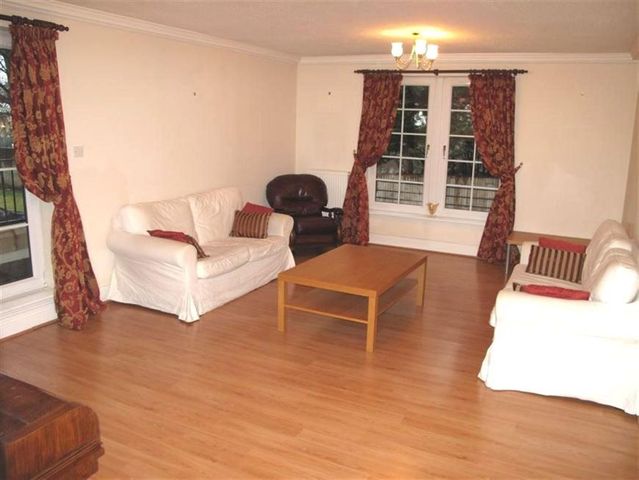  Image of 3 bedroom Flat to rent in Powderhall Brae Edinburgh EH7 at Broughton Edinburgh Edinburgh, EH7 4GD