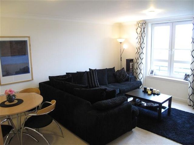 Image of 2 bedroom Flat to rent in Powderhall Rigg Edinburgh EH7 at Broughton Edinburgh Edinburgh, EH7 4GA
