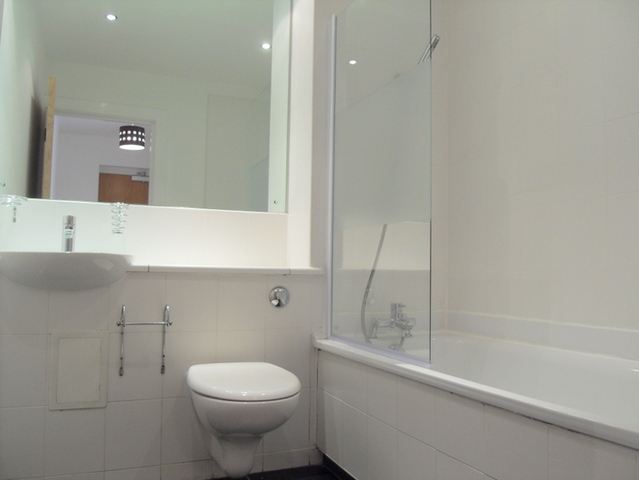  Image of 2 bedroom Flat to rent in Prospecthill Grove Glasgow G42 at Partick Glasgow Glasgow, G42 9LG