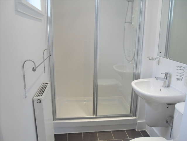  Image of 2 bedroom Flat to rent in Prospecthill Grove Glasgow G42 at Partick Glasgow Glasgow, G42 9LG