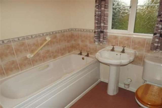  Image of 4 bedroom Semi-Detached house to rent in Psalter Lane Sheffield S11 at Sheffield, S11 8YP