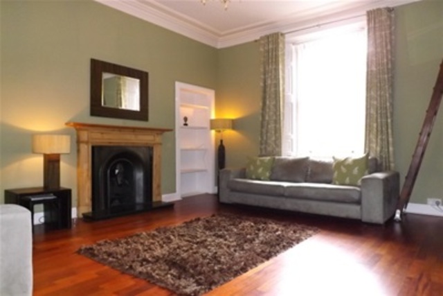  Image of 2 bedroom Flat to rent in Queen Street Stirling FK8 at Stirling Town Stirling Stirling, FK8 1HN