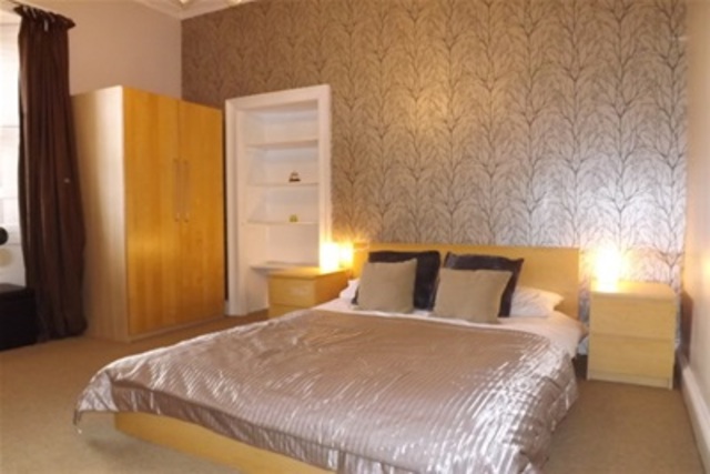  Image of 2 bedroom Flat to rent in Queen Street Stirling FK8 at Stirling Town Stirling Stirling, FK8 1HN