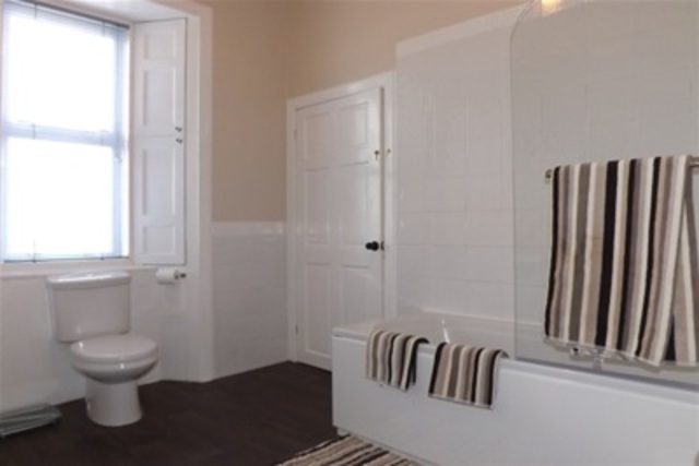  Image of 2 bedroom Flat to rent in Queen Street Stirling FK8 at Stirling Town Stirling Stirling, FK8 1HN
