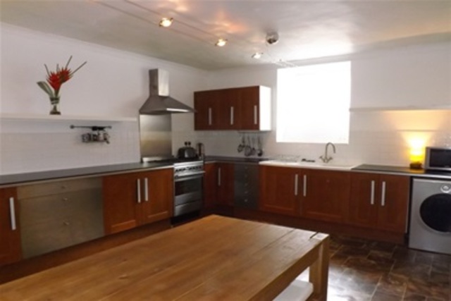  Image of 2 bedroom Flat to rent in Queen Street Stirling FK8 at Stirling Town Stirling Stirling, FK8 1HN