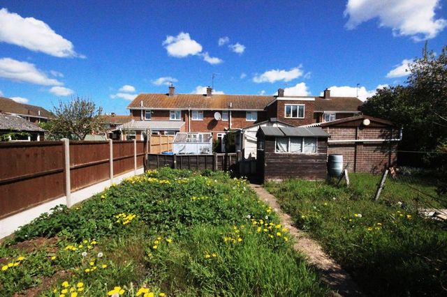  Image of 4 bedroom Terraced house for sale in Queens Crescent Clapham Bedford MK41 at Queens Crescent Clapham Bedford, MK41 6DB