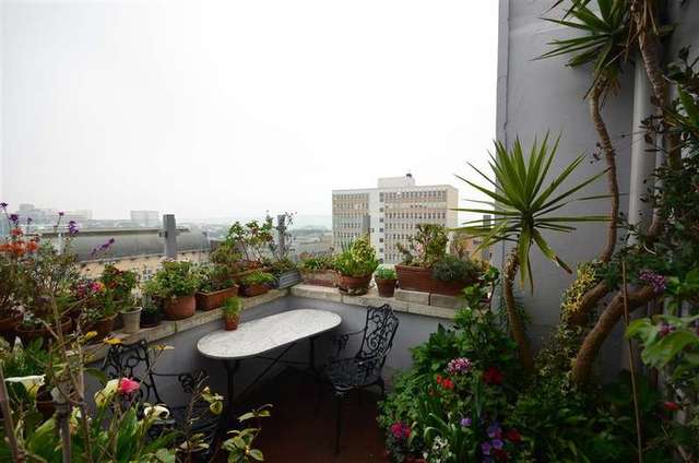  Image of 2 bedroom Apartment for sale in Queens Road Brighton BN1 at Brighton East Sussex Brighton, BN1 3ZA