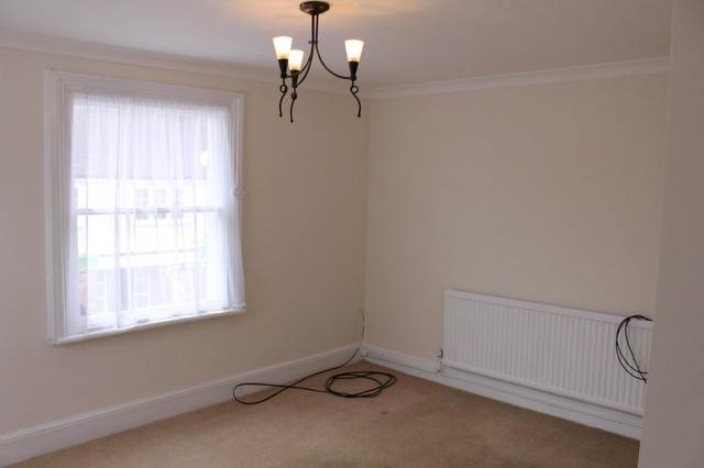 Image of 2 bedroom Maisonette to rent in Queen Street Horsham RH13 at Horsham, RH13 5AA