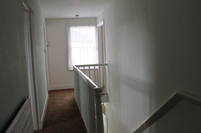  Image of 2 bedroom Maisonette to rent in Queen Street Horsham RH13 at Horsham, RH13 5AA