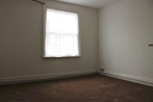  Image of 2 bedroom Maisonette to rent in Queen Street Horsham RH13 at Horsham, RH13 5AA
