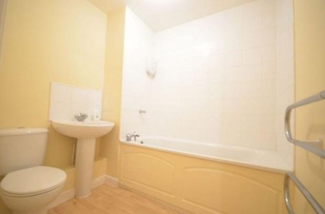  Image of 1 bedroom Flat for sale in Royal Crescent Ilford IG2 at REGAL HOUSE ROYAL CRESCENT NEWBURY PARK, IG2 7NH